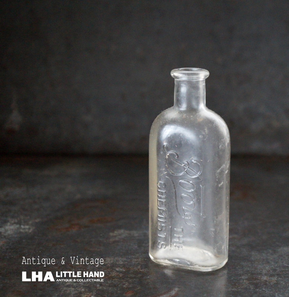 画像1: ENGLAND antique Boots Glass Bottle イギリスアンティーク 筆記体ロゴ【Boots】 ガラスボトル H12cm ガラス瓶 1920's