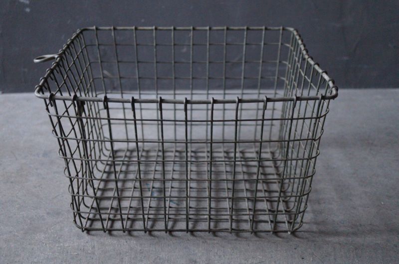 U.S.A. antique Wire Basket アメリカアンティーク ナンバータグ付き 