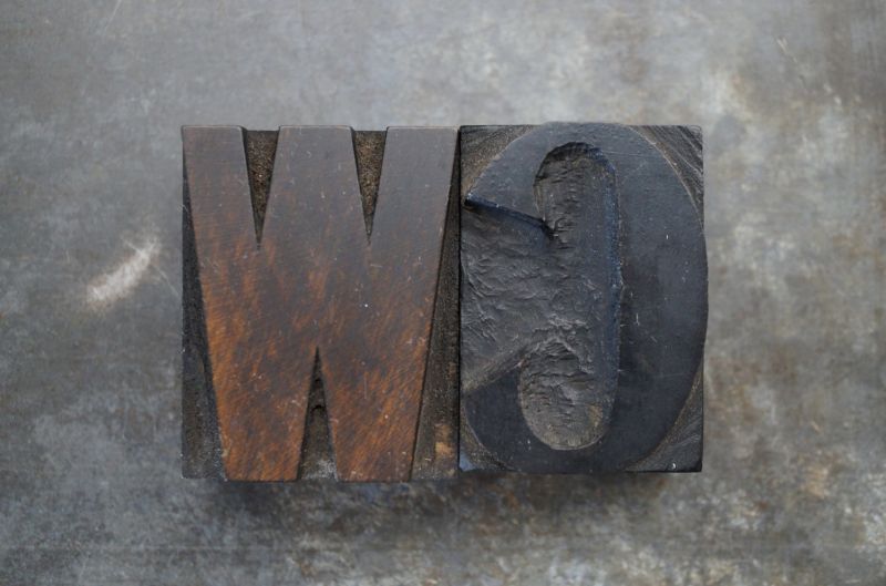 U.S.A. antique Letterpress WC アメリカアンティーク 木製プリンターブロック 2個 Ｈ5ｃｍ ヴィンテージ スタンプ  ビンテージ はんこ 数字 1900-40's - LITTLE HAND ANTIQUE 【LHA】