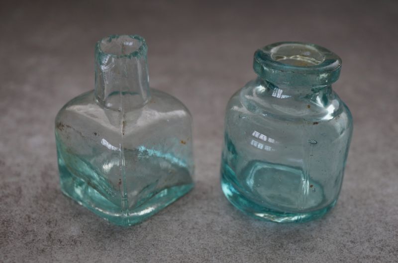 ENGLAND antique ink Bottles 2pcs イギリスアンティーク ガラス 