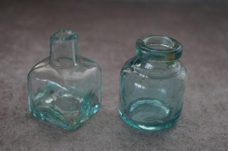 ENGLAND antique ink Bottles 2pcs イギリスアンティーク ガラス 