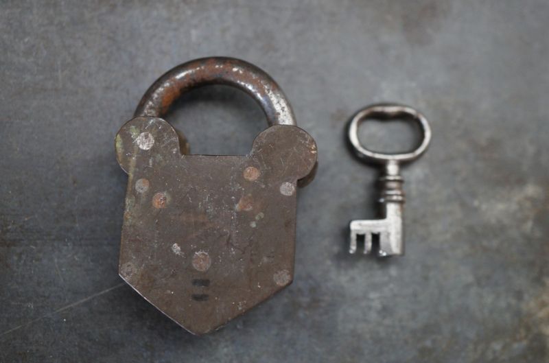 ENGLAND antique PADLOCK with KEY イギリスアンティーク クマ型 刻印