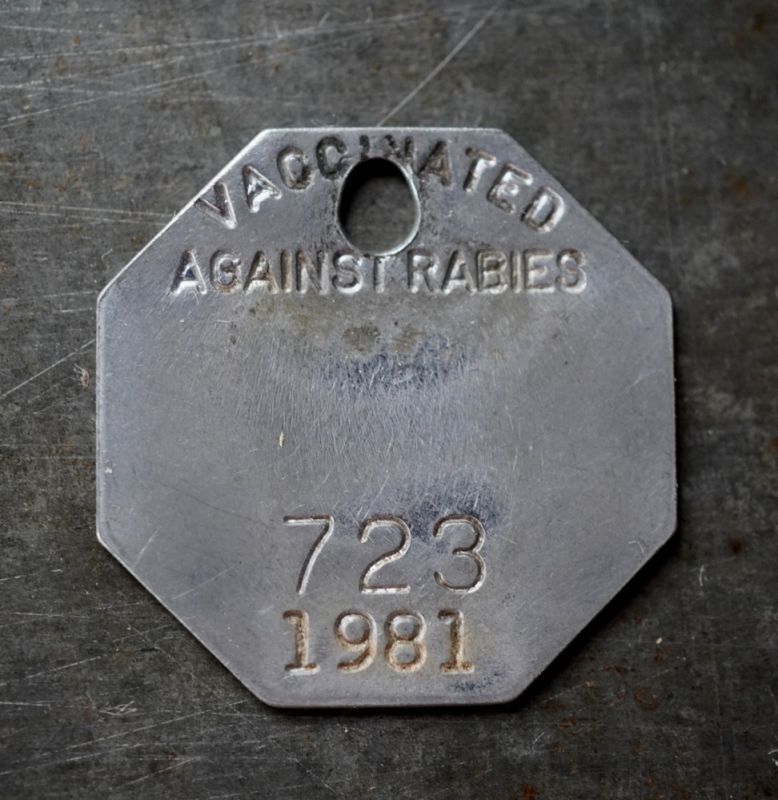 画像2: U.S.A. antique Dog Tag アメリカアンティーク ヴィンテージ ドッグタグ 1981's ロゴ入 ナンバープレート ナンバータグ タグ