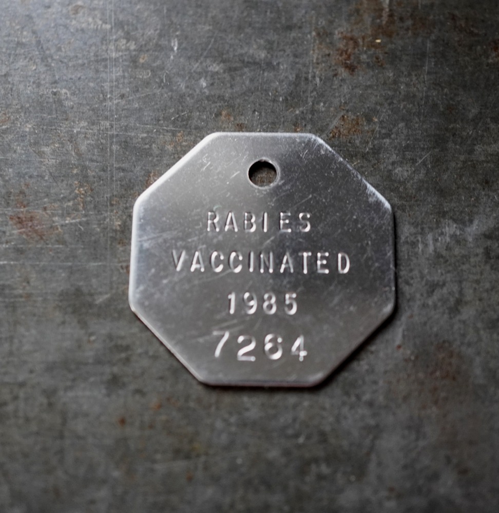 画像2: U.S.A. antique Dog Tag アメリカアンティーク ヴィンテージ ドッグタグ 1985's ロゴ入 ナンバープレート ナンバータグ タグ