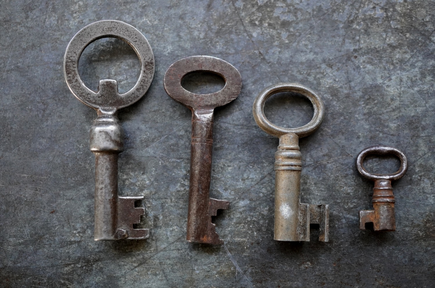 画像3: ENGLAND antique KEYS 4pcs イギリスアンティークキー ヴィンテージキー 小さな鍵 4本セット ヴィンテージ  1900-50's