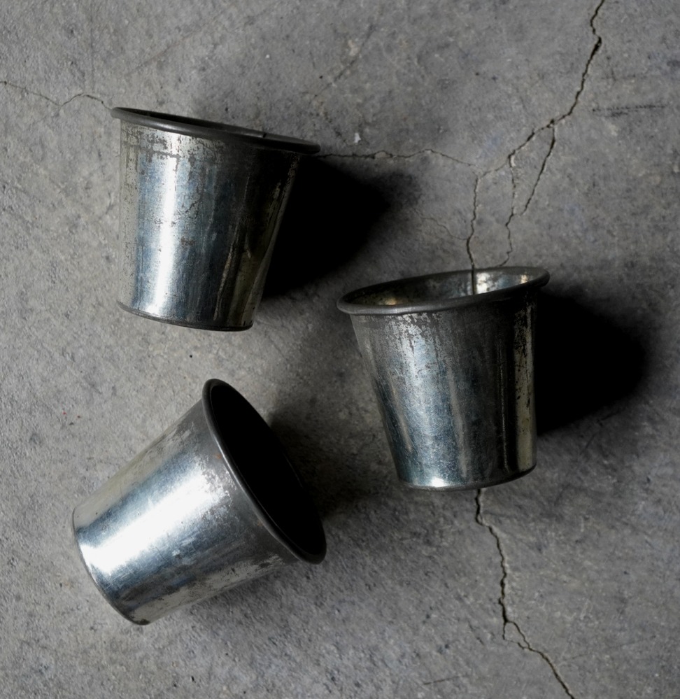 画像1: ENGLAND antique Baking Tin Small CUPS 3pcs イギリスアンティーク 小さなベーキングティンモールド カップ 3個セット ヴィンテージ 焼き型 菓子型 ケーキ 1930-50’ｓ