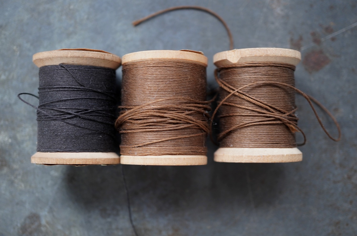 画像2: U.S.A. antique Wooden Spools アメリカアンティーク 木製スプール 糸巻き 糸 3個セット  ヴィンテージ 1960-90's
