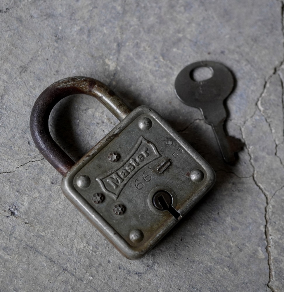 画像1: SALE【30%OFF】U.S.A. antique Master PADLOCK アメリカアンティーク  刻印入 パドロック 南京錠 ヴィンテージ ビンテージ 1940－60's