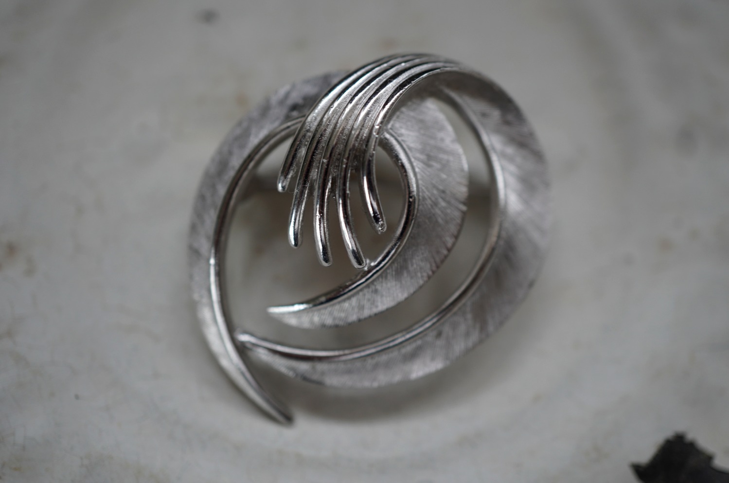 画像2: U.S.A .antique TRIFARI Brooch アメリカアンティーク トリファリ ブローチ コスチュームジュエリー ヴィンテージ ブローチ 1950-80's 
