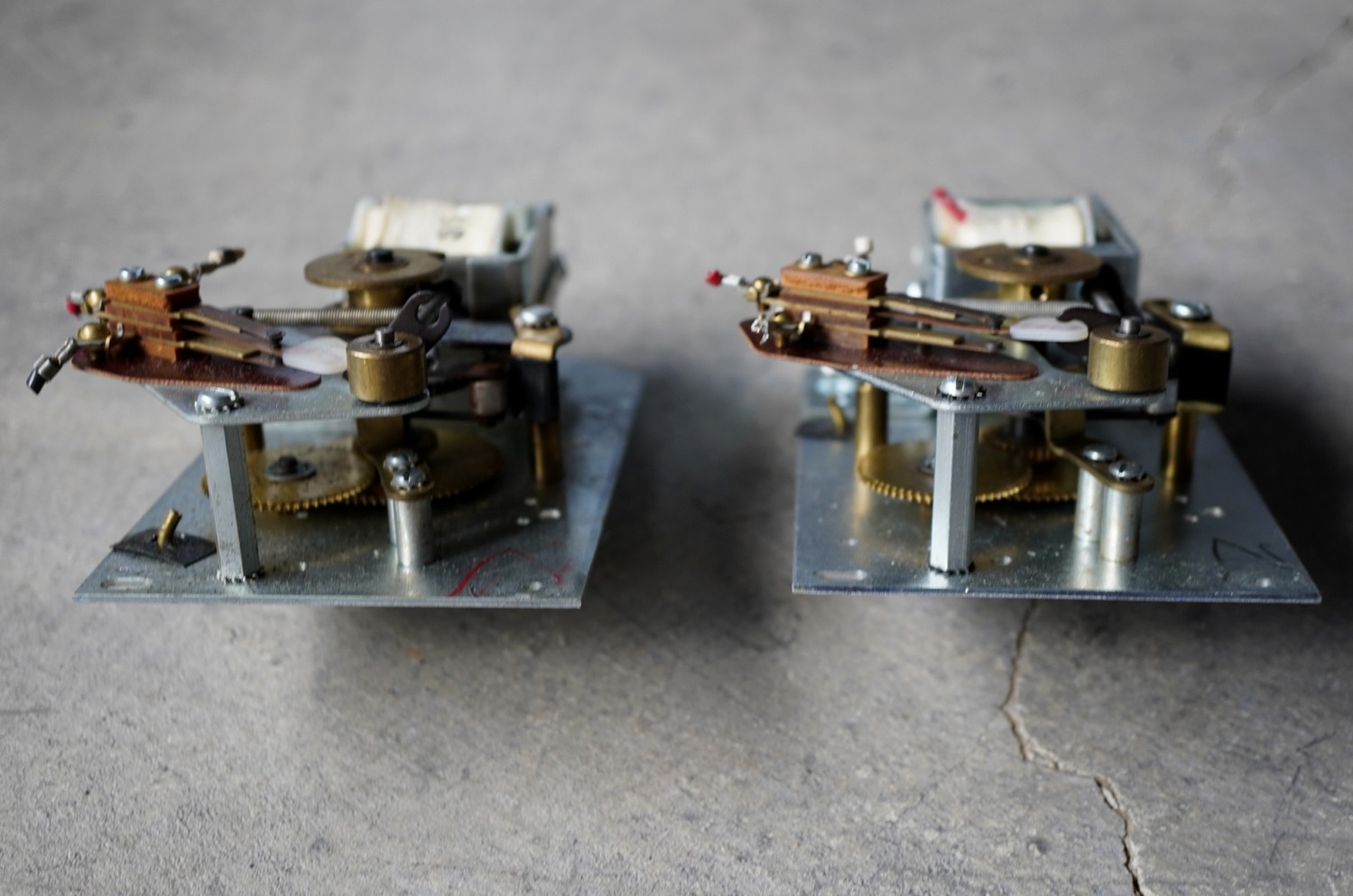 画像3: U.S.A. antique wall clock  MOVEMENT PARTS 2pcs アメリカアンティーク 掛け時計 ムーブメント 機械部品 2個セット ジャンク ヴィンテージ 1940-70's