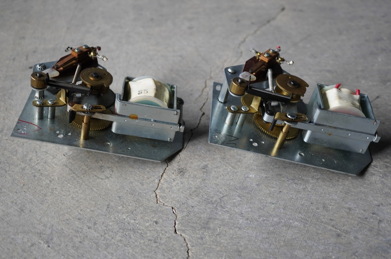 画像4: U.S.A. antique wall clock  MOVEMENT PARTS 2pcs アメリカアンティーク 掛け時計 ムーブメント 機械部品 2個セット ジャンク ヴィンテージ 1940-70's
